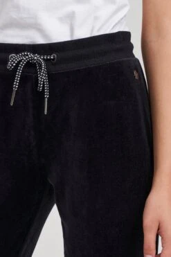 OXMO Jogginghosen Loosefit Sweathose NIKITA Frauen Schwarz -OXMO Verkaufs-Shop 06eb76f603bd874af6d5e8d5e0af3c81