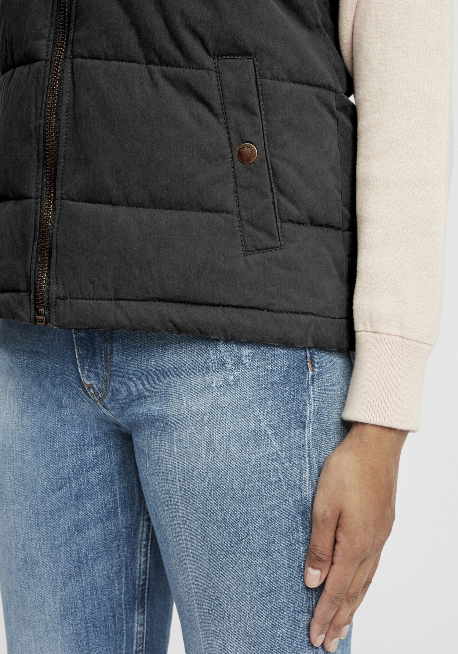 OXMO Westen Kurzweste Lew Frauen Schwarz 7 OXMO Westen Kurzweste Lew Frauen Schwarz – Bild 7