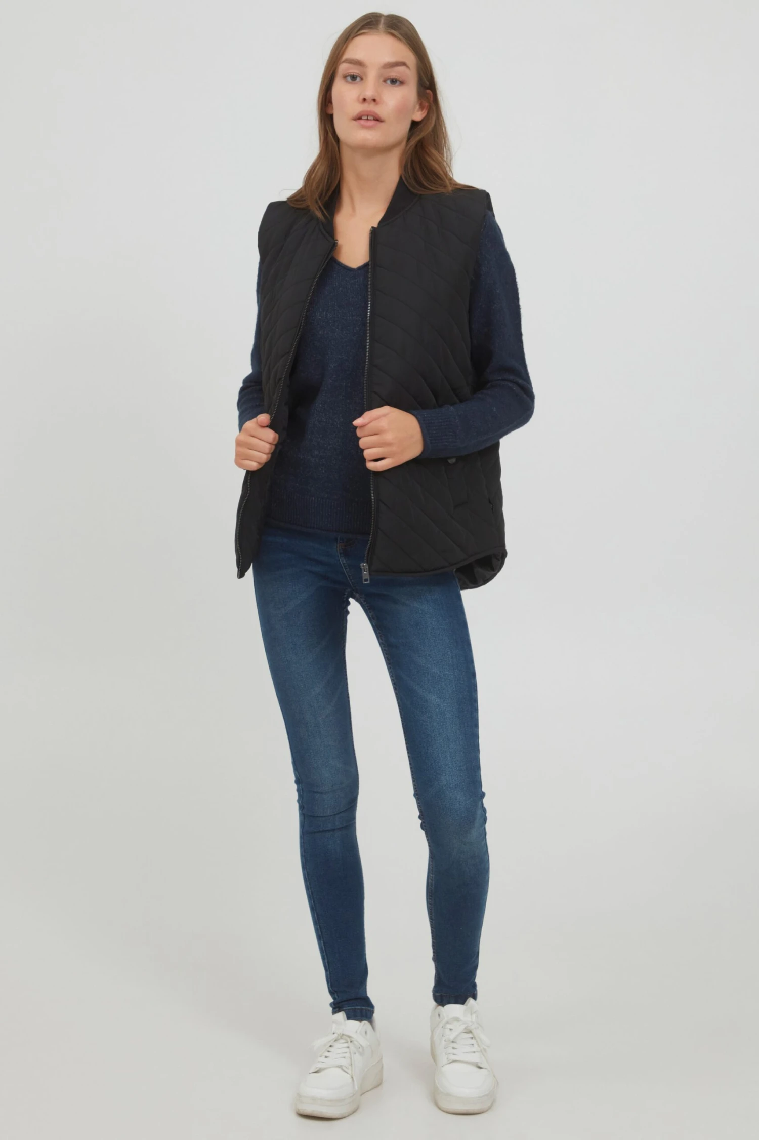 OXMO Westen Steppweste Macy Frauen Schwarz 3 OXMO Westen Steppweste Macy Frauen Schwarz – Bild 3