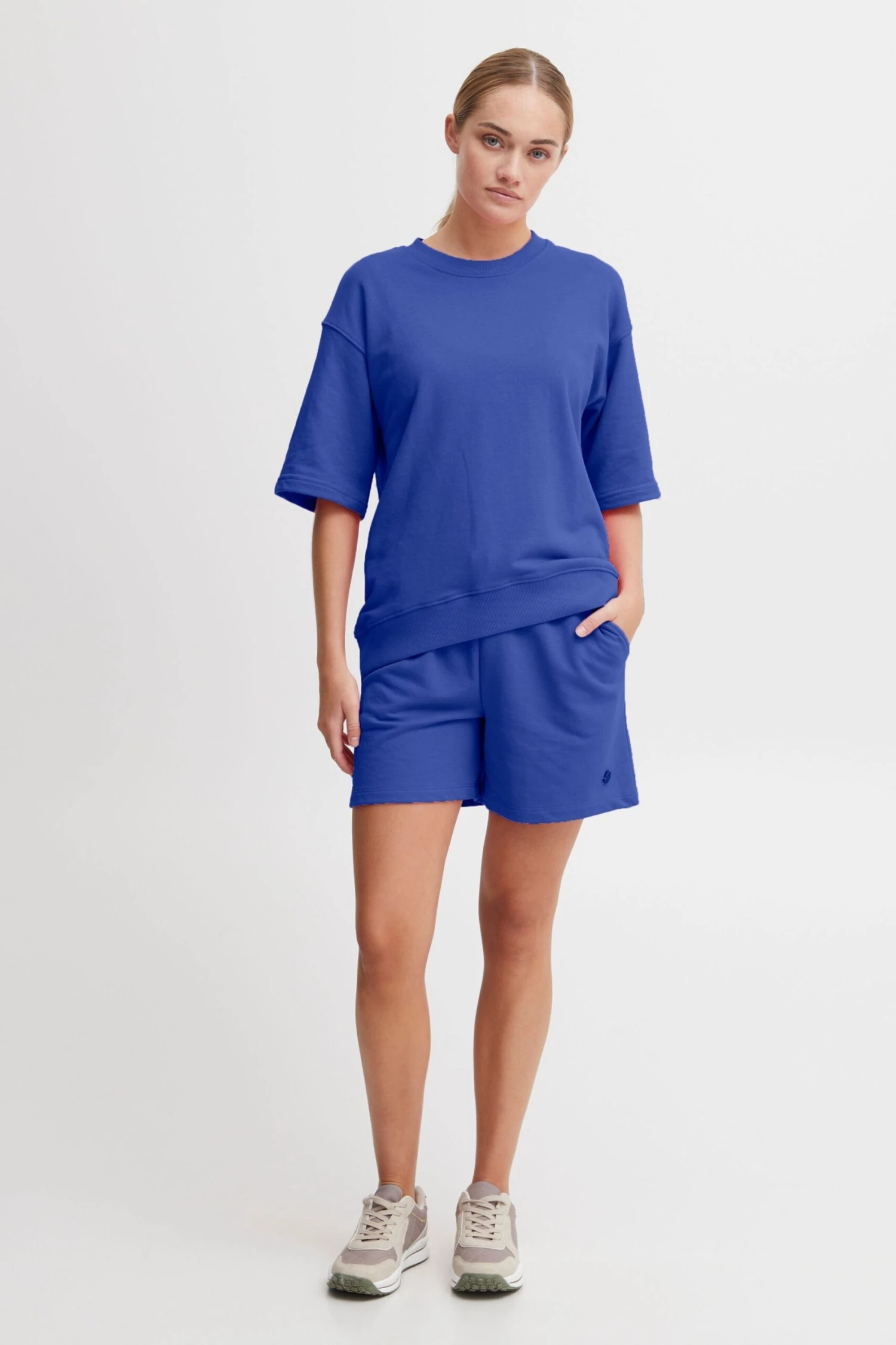 OXMO Shorts Regular Sweatshorts Safri Frauen Blau 4 OXMO Shorts Regular Sweatshorts Safri Frauen Blau – Bild 4