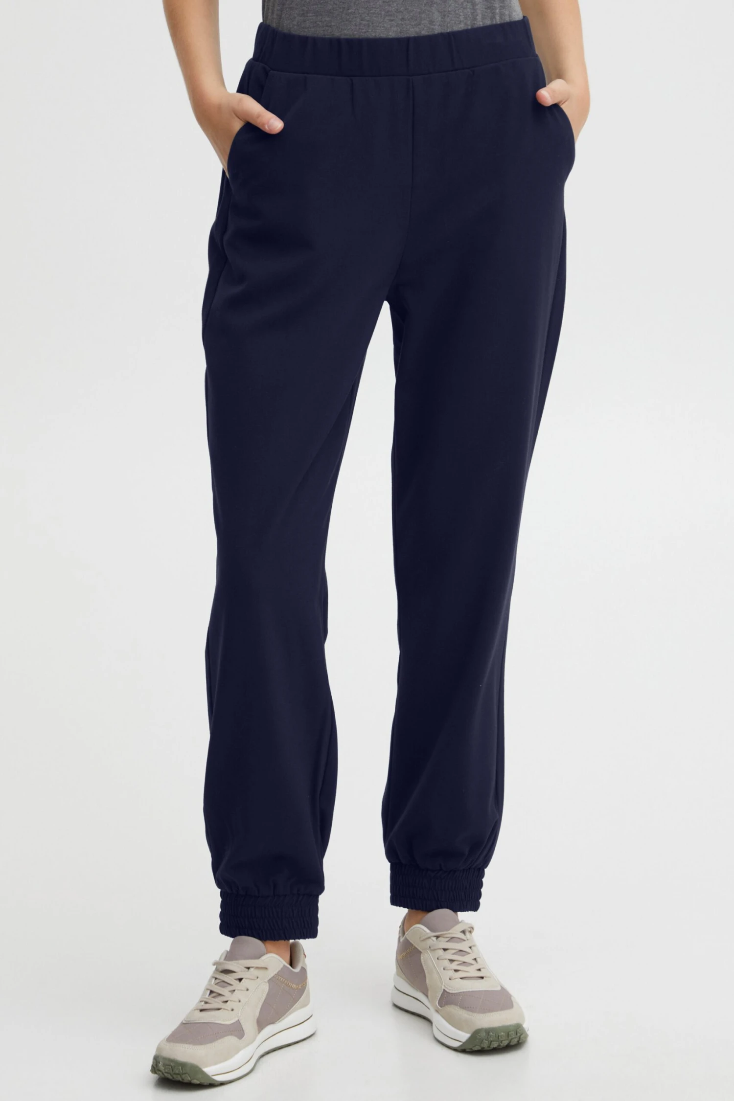 OXMO Stoffhosen Regular Jogginghose Dovi Frauen Dunkelblau 2 OXMO Stoffhosen Regular Jogginghose Dovi Frauen Dunkelblau – Bild 2