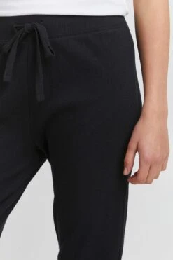 OXMO Jogginghosen Regular Sweathose Liz Frauen Schwarz -OXMO Verkaufs-Shop 37470e2968411237b569dbc7dc85ce81