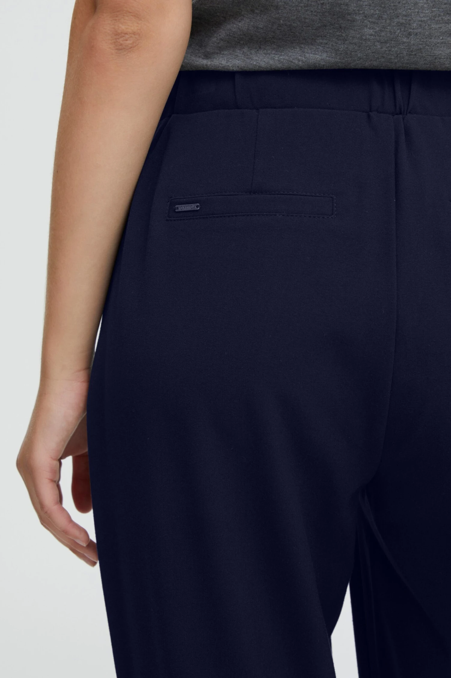 OXMO Stoffhosen Regular Jogginghose Dovi Frauen Dunkelblau 6 OXMO Stoffhosen Regular Jogginghose Dovi Frauen Dunkelblau – Bild 6