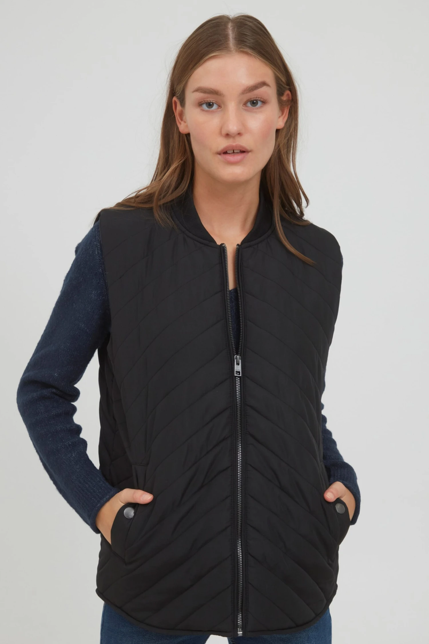 OXMO Westen Steppweste Macy Frauen Schwarz 2 OXMO Westen Steppweste Macy Frauen Schwarz – Bild 2