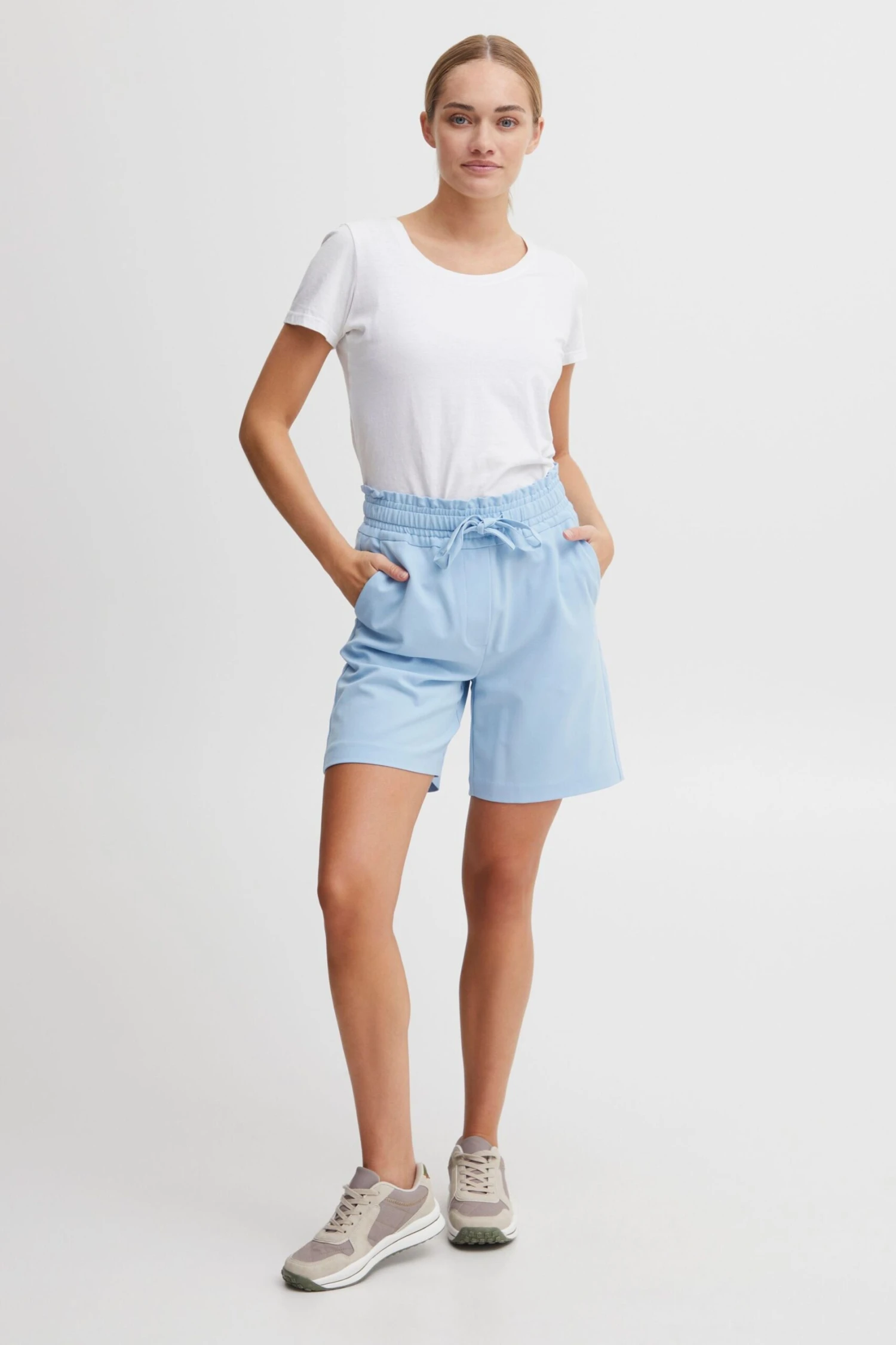 OXMO Hosen Regular Shorts Daniella Frauen Hellblau 4 OXMO Hosen Regular Shorts Daniella Frauen Hellblau – Bild 4