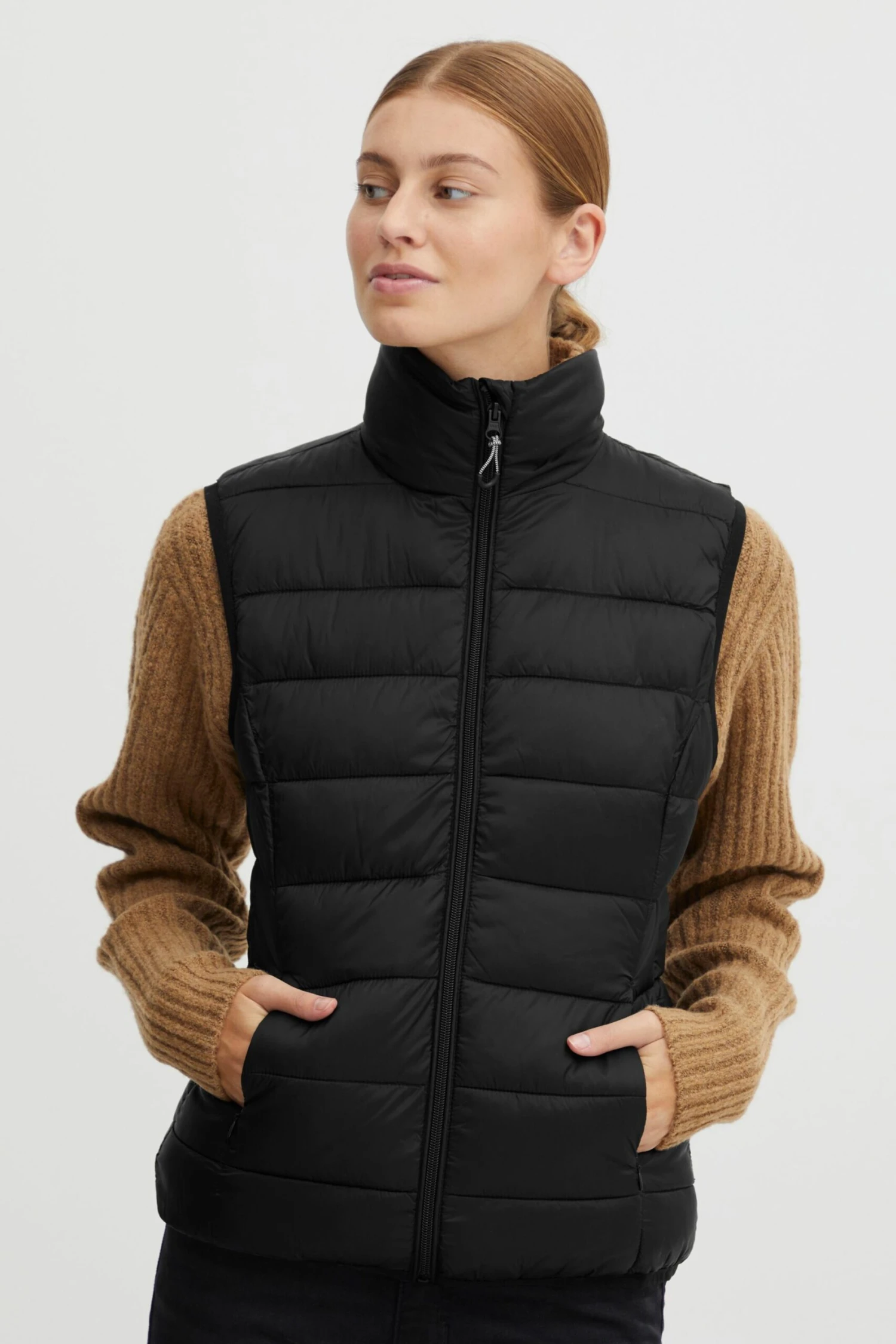 OXMO Westen Steppweste Bena Frauen Schwarz 2 OXMO Westen Steppweste Bena Frauen Schwarz – Bild 2