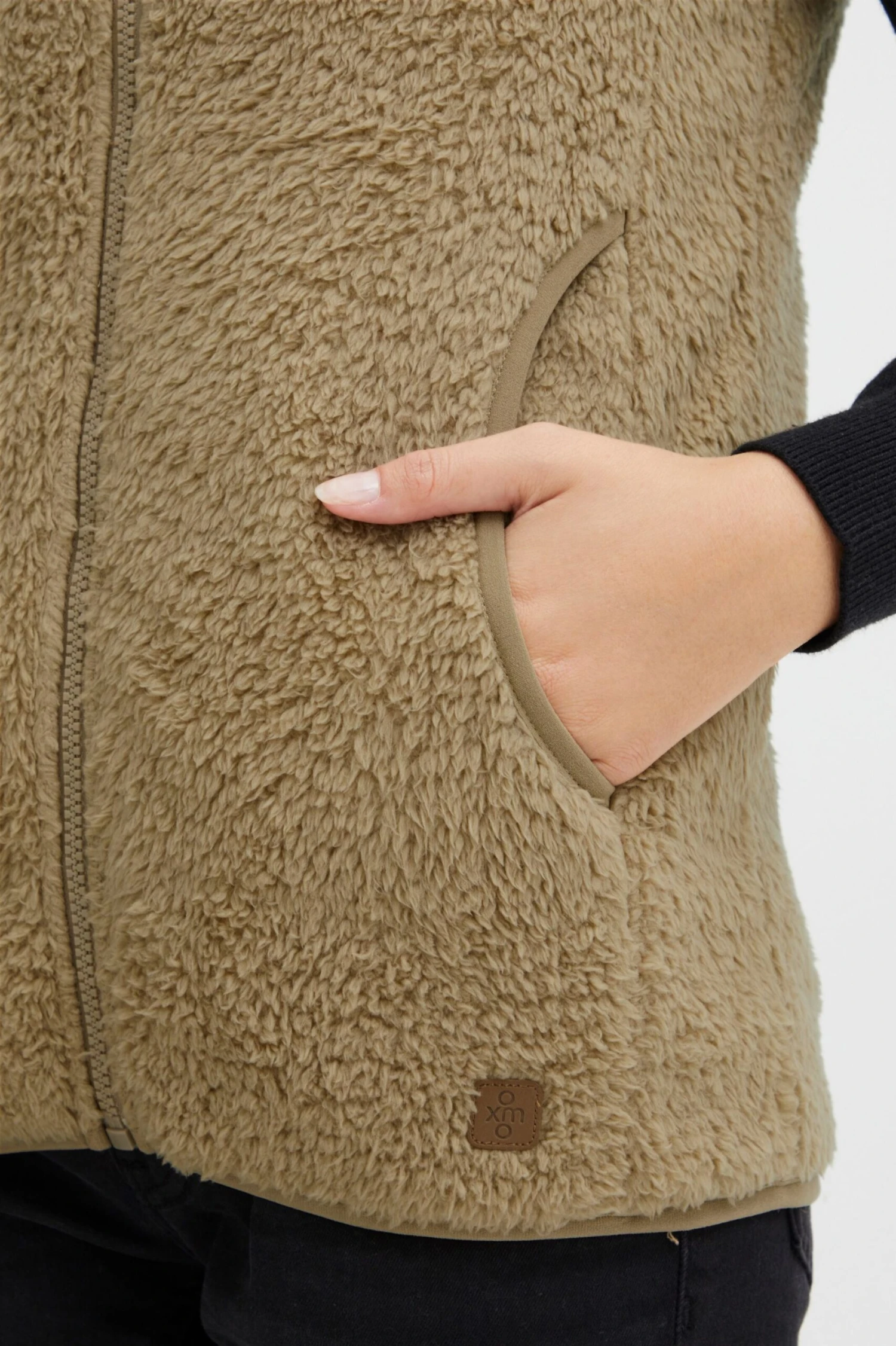 OXMO Westen Sweatweste Theri Frauen Sand 6 OXMO Westen Sweatweste Theri Frauen Sand – Bild 6