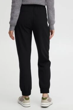 OXMO Stoffhosen Regular Jogginghose Dovi Frauen Schwarz -OXMO Verkaufs-Shop 94146b69be50eac1303a0d3079b52a2b