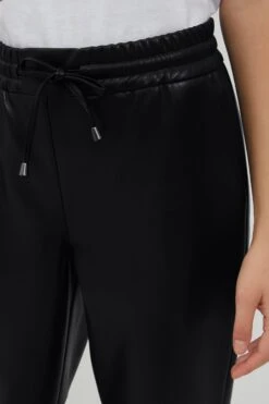 OXMO Stoffhosen Regular Jogger Pants Paulia Frauen Schwarz -OXMO Verkaufs-Shop 9b44bd7de090039f14c602c349e728d1