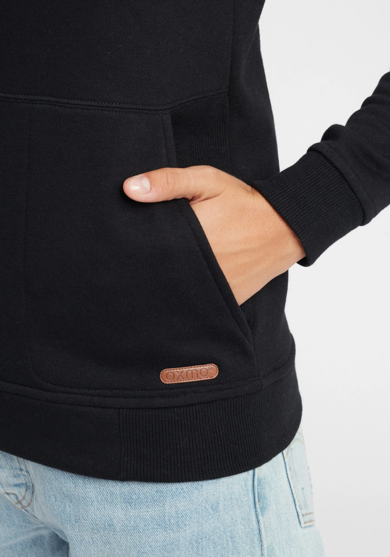 OXMO Feinstrickpullover Hoodie Vimpa Frauen Schwarz 6 OXMO Feinstrickpullover Hoodie Vimpa Frauen Schwarz – Bild 6