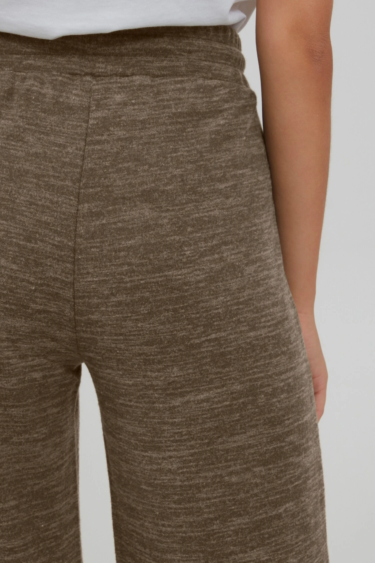 OXMO Stoffhosen Loosefit Sweathose BERENICE Frauen Dunkelgrün 6 OXMO Stoffhosen Loosefit Sweathose BERENICE Frauen Dunkelgrün – Bild 6