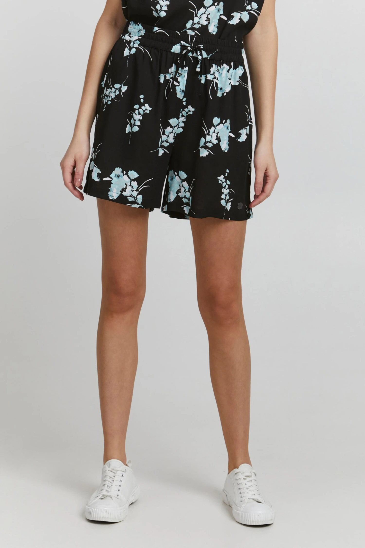 OXMO Shorts Loosefit Hose Eldird Frauen Schwarz 2 OXMO Shorts Loosefit Hose Eldird Frauen Schwarz – Bild 2