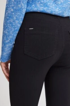 OXMO Hosen Slimfit Leggings Keily Frauen Schwarz -OXMO Verkaufs-Shop ba2a9995a82dbe45aa8aca7e64db4e9e