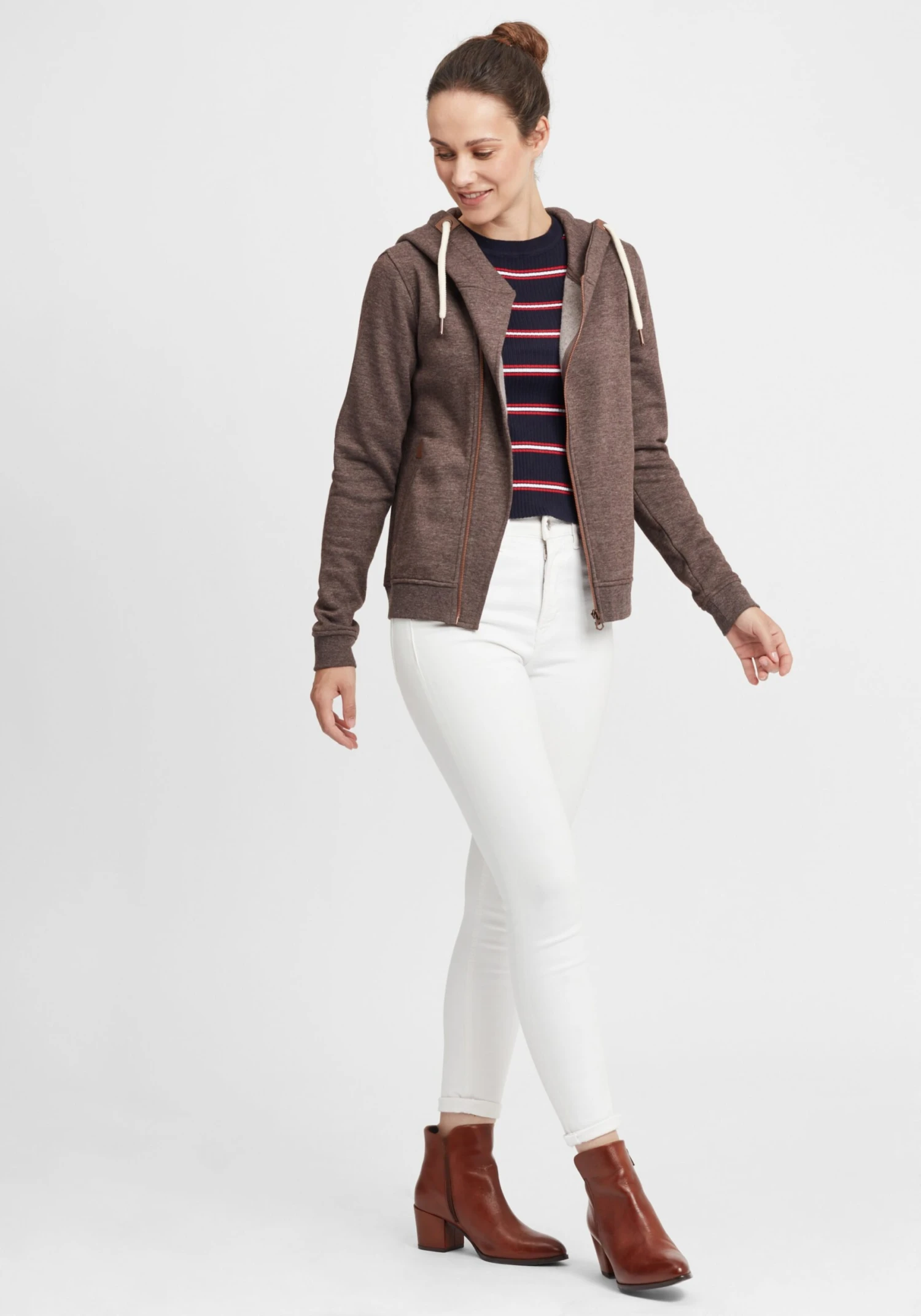 OXMO Sweatjacken Kapuzensweatjacke Vicky Frauen Braun / Cognac 3 OXMO Sweatjacken Kapuzensweatjacke Vicky Frauen Braun / Cognac – Bild 3