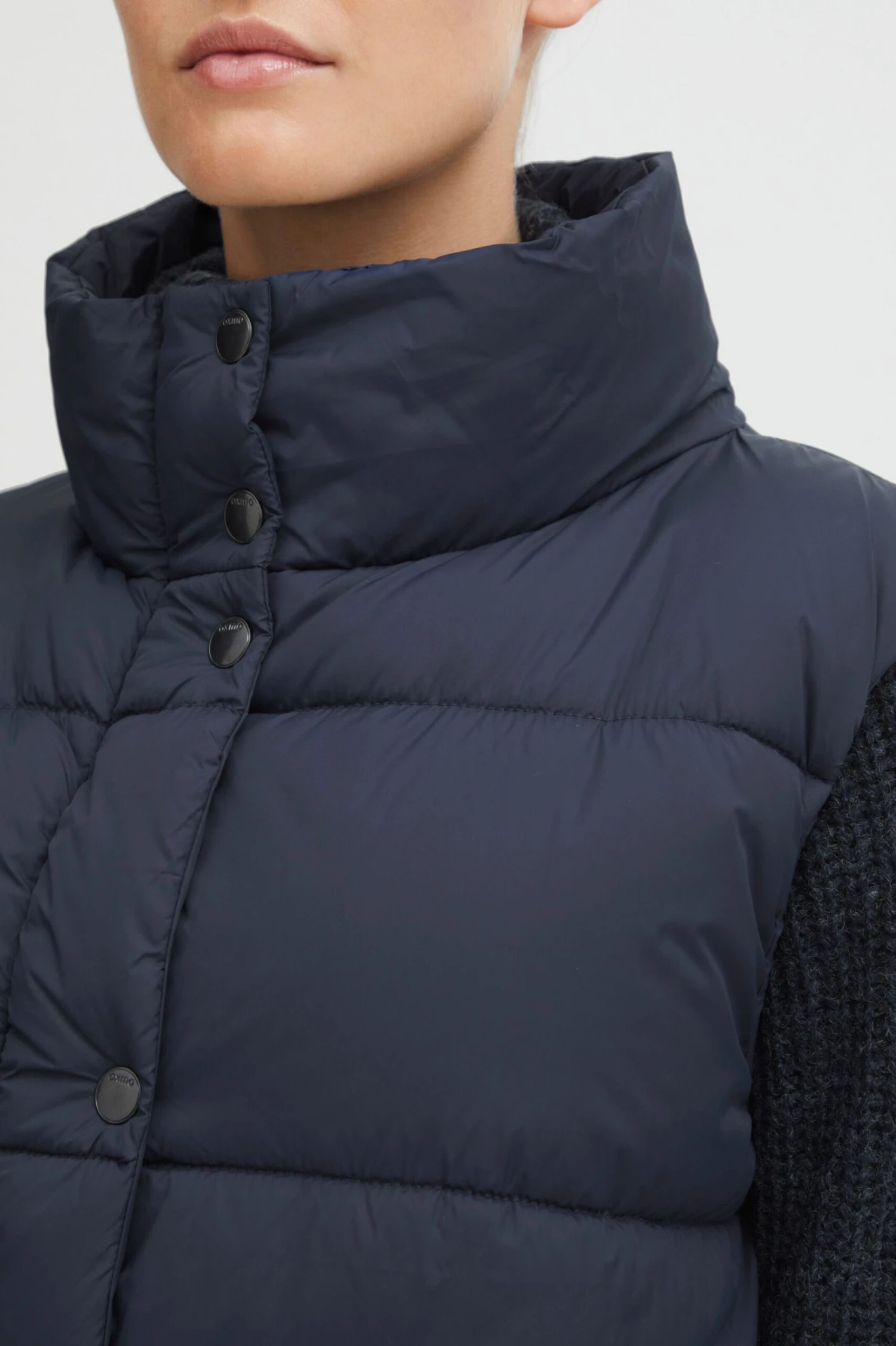 OXMO Westen Steppweste Bodani Frauen Blaumeliert 5 OXMO Westen Steppweste Bodani Frauen Blaumeliert – Bild 5