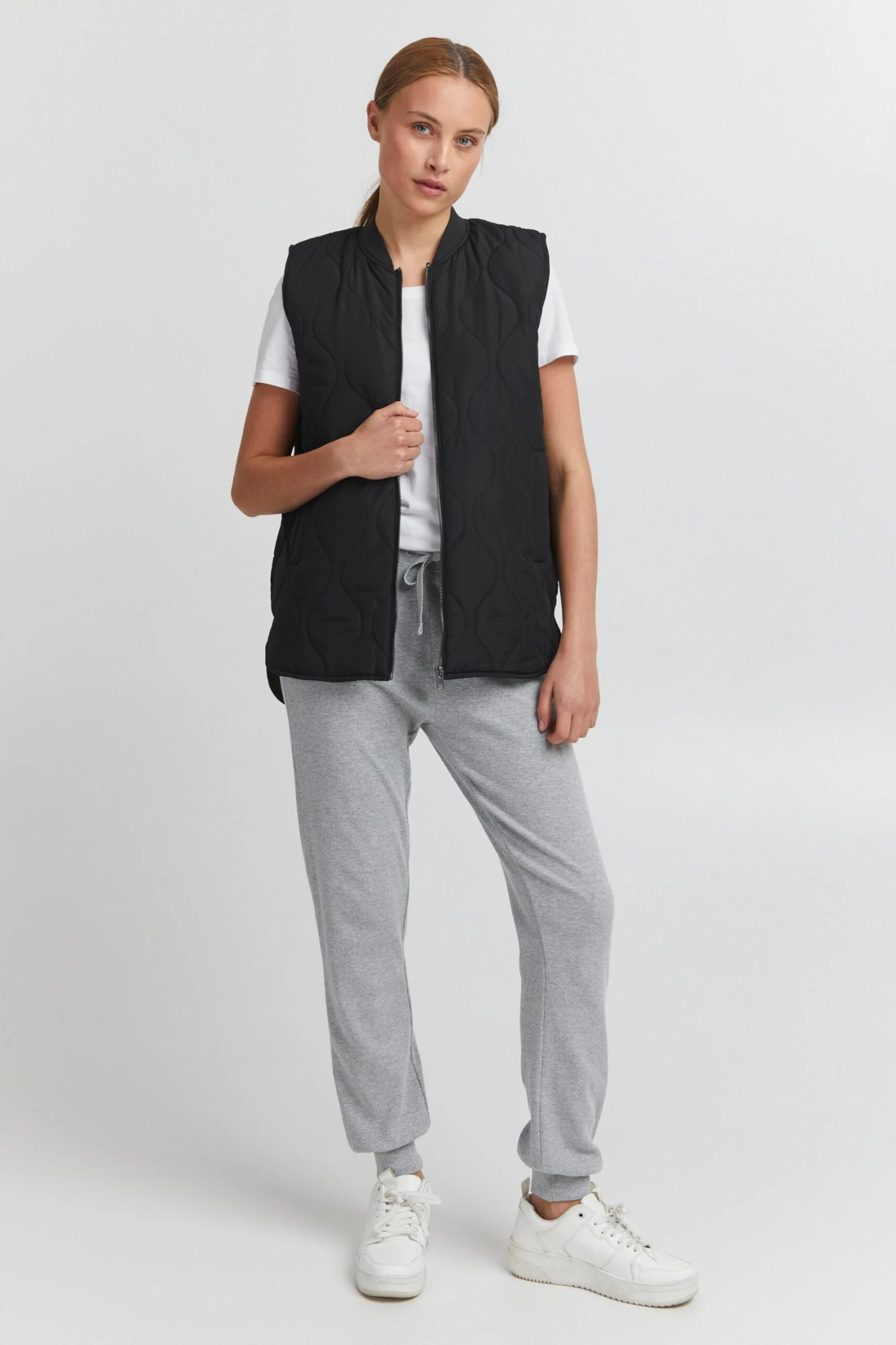 OXMO Westen Steppweste Svala Frauen Schwarz 3 OXMO Westen Steppweste Svala Frauen Schwarz – Bild 3