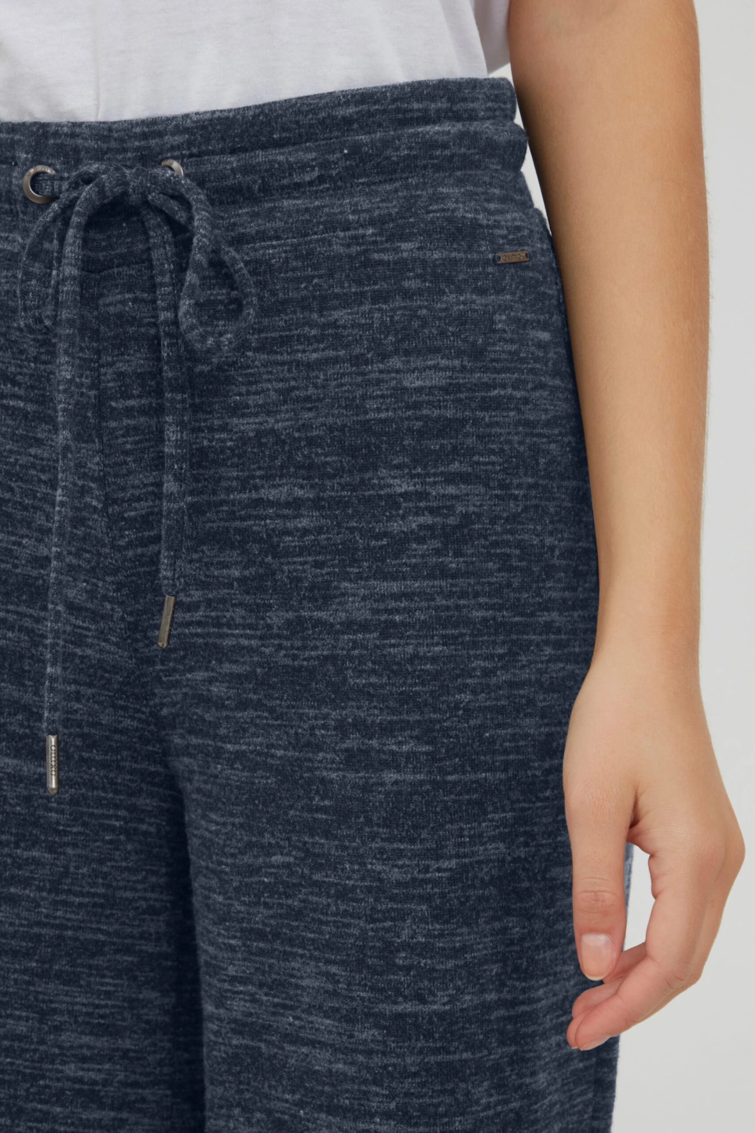 OXMO Stoffhosen Loosefit Sweathose Berenice Frauen Dunkelblau 5 OXMO Stoffhosen Loosefit Sweathose Berenice Frauen Dunkelblau – Bild 5